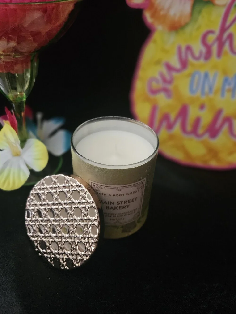 NWT Bath & Body Works Main Street Bakery Single Wick Candle — White, Gold
